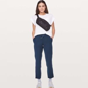 Lululemon on the Fly Pants Navy Size 4 27”